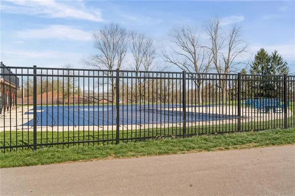 $140,000 | 323 Ridge Point Circle, Unit 24, Bridgeville, PA 15017