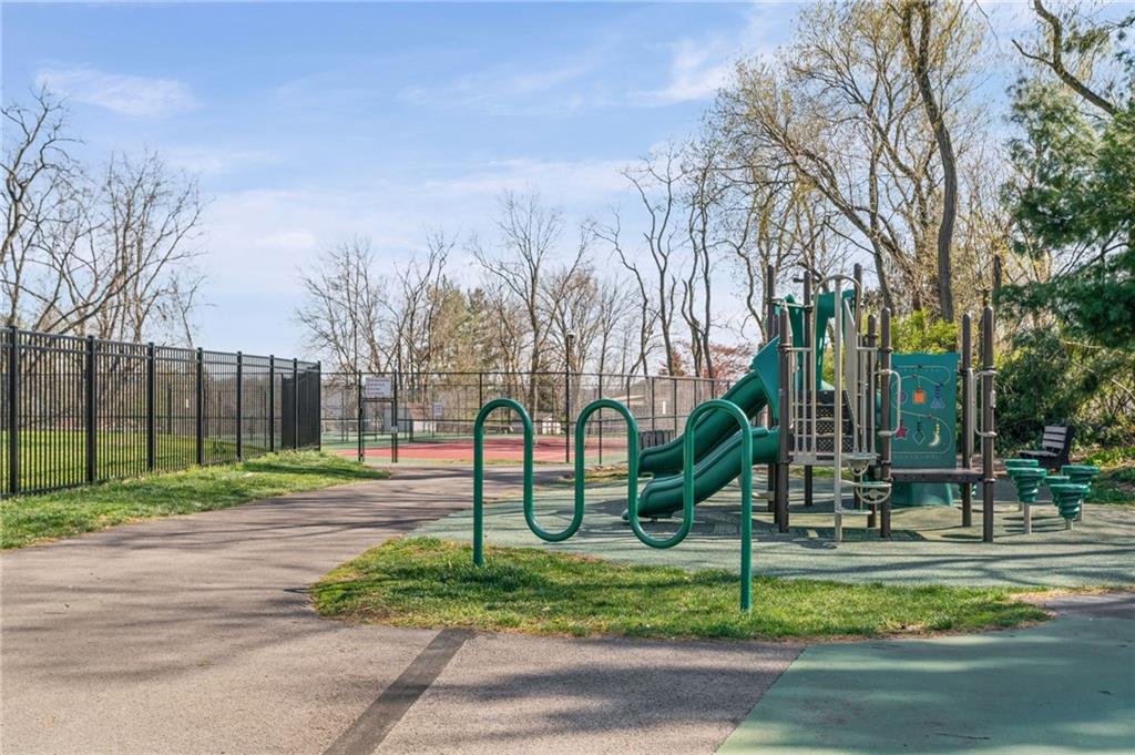 323 Ridge Point Circle, Unit 24 Bridgeville, PA 15017 - Photo 10 of 42