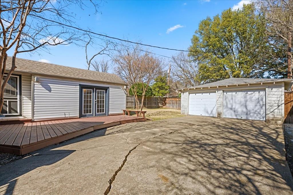 6043 Llano Avenue Dallas, TX 75206 - Photo 36 of 40 a view of a house with a patio