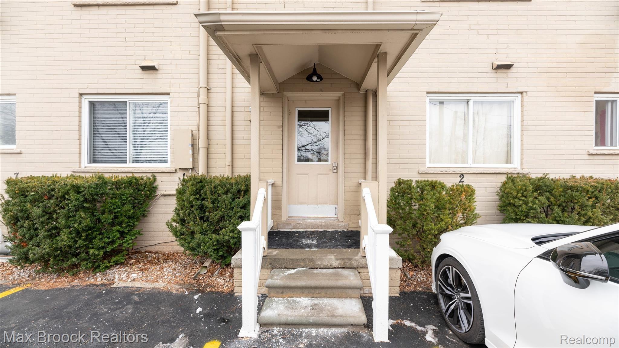 475 South Adams Road, Unit 3 Birmingham, MI 48009 - Photo 20 of 26 007_25.jpg