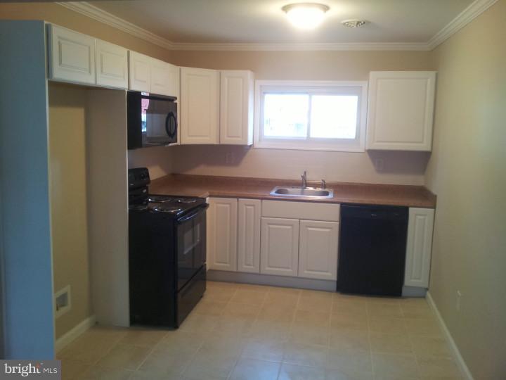 41 Rustleaf Lane Levittown, PA 19055 - Photo 4 of 17 Gallery Image 4