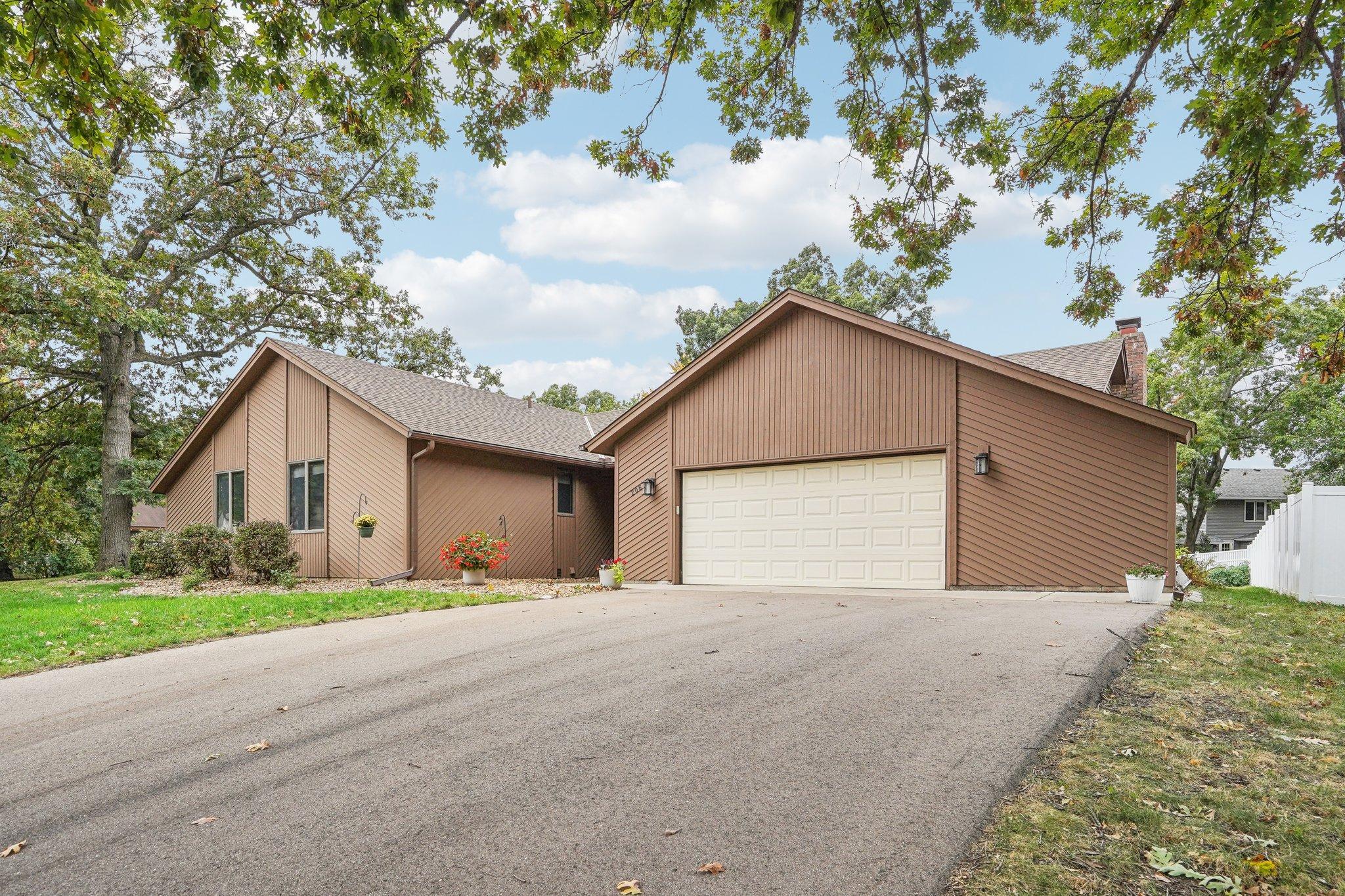 2067 Kings Road Eagan, MN 55122 - Photo 1 of 47 Gallery Image 1