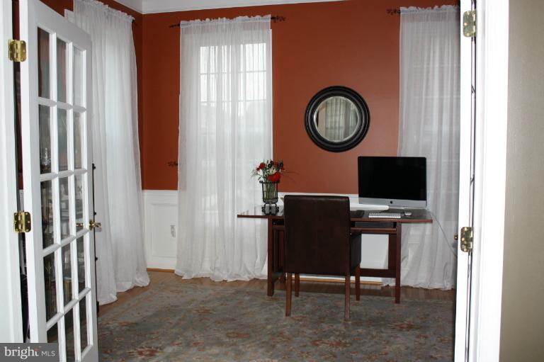 3916 Addison Woods Road Frederick, MD 21704 - Photo 3 of 25 Living Room