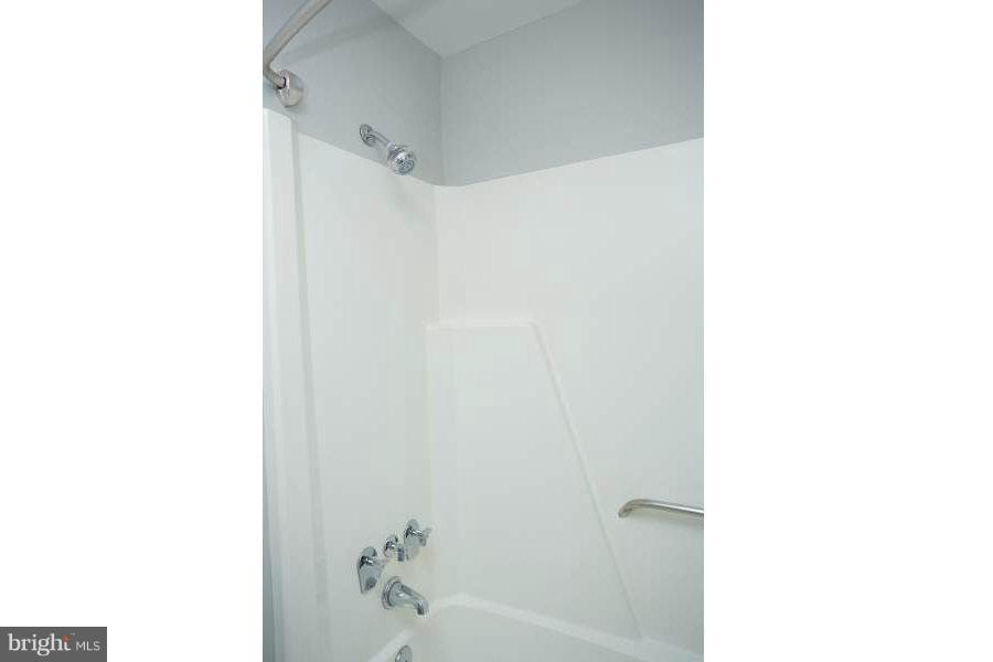 11602 Windbluff Court, Unit 8A1 Reston, VA 20191 - Photo 19 of 27 a bathroom with a bathtub
