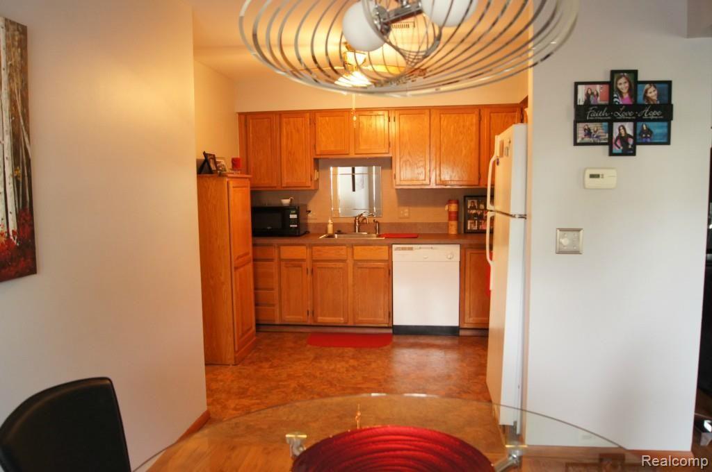 480 Baldwin Avenue, Unit 21 Rochester, MI 48307 - Photo 9 of 17 Kitchen from Dining Room