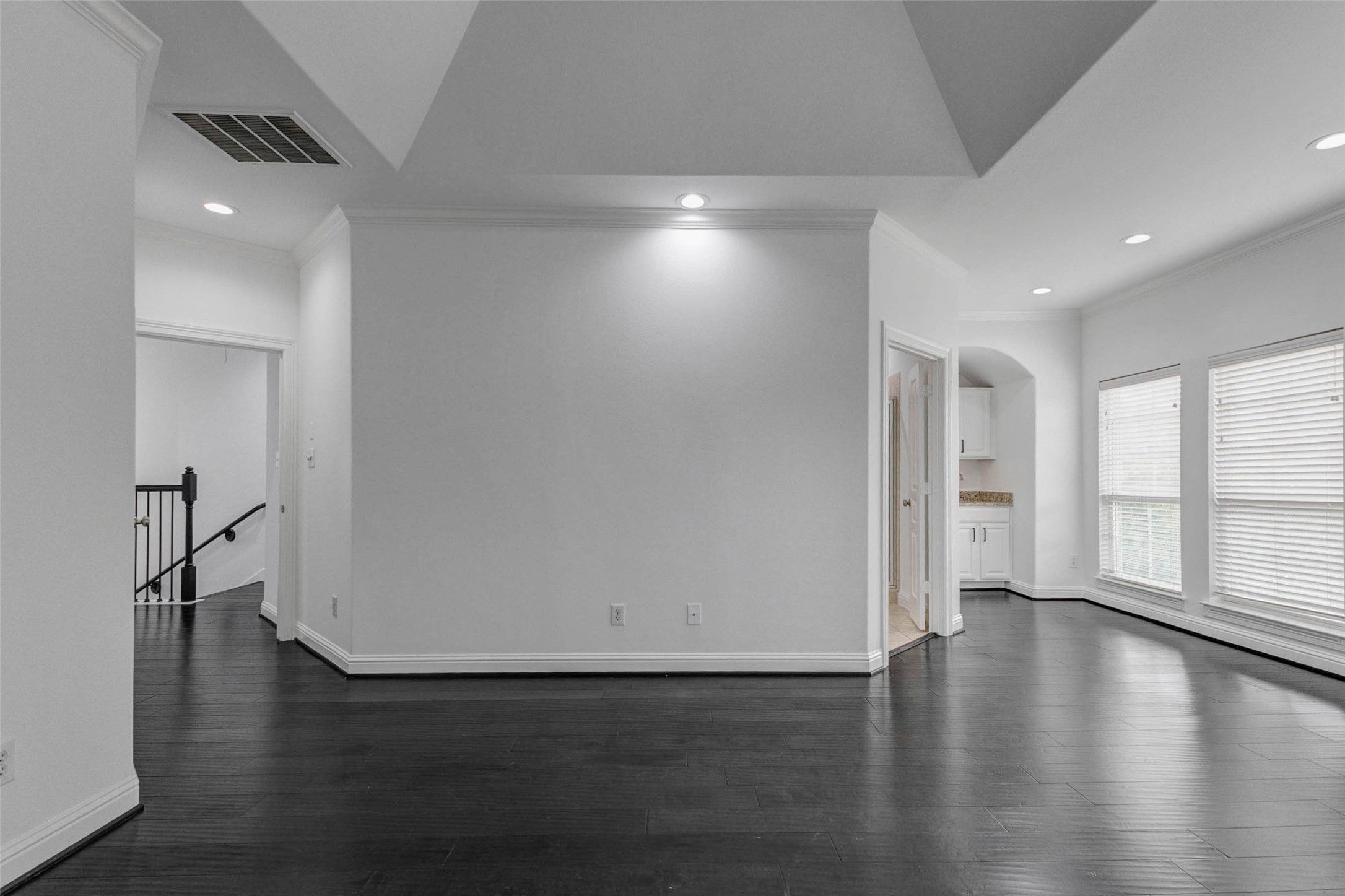 19 Versante Court Houston, TX 77070 - Photo 27 of 40 View of the bedroom upon waking in the AM, sitiing space by the bar!