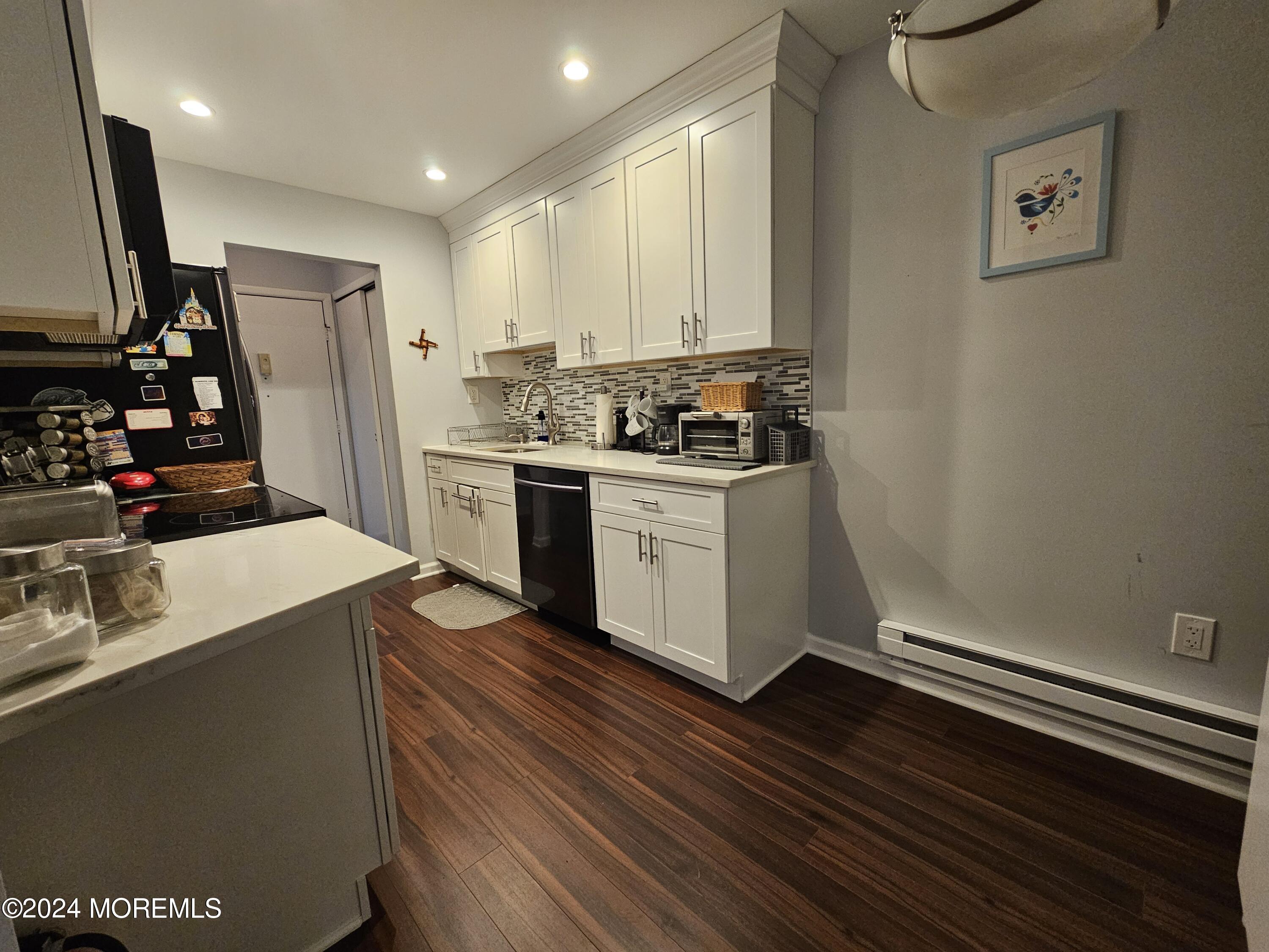 75 Overlook Way, Unit E Manalapan, NJ 07726 - Photo 4 of 12 a kitchen with a sink stove and refrigerator