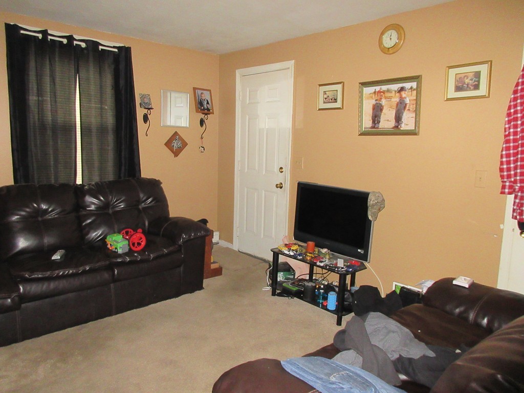 435 4th Street Fall River, MA 02721 - Photo 11 of 23
