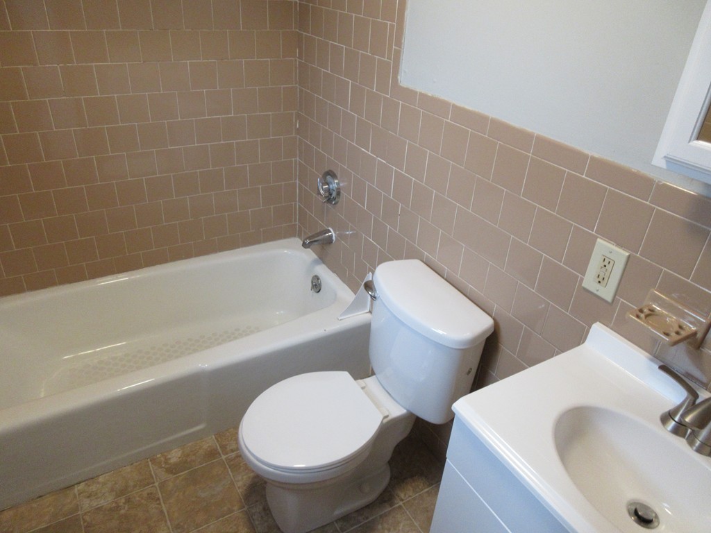 435 4th Street Fall River, MA 02721 - Photo 3 of 23