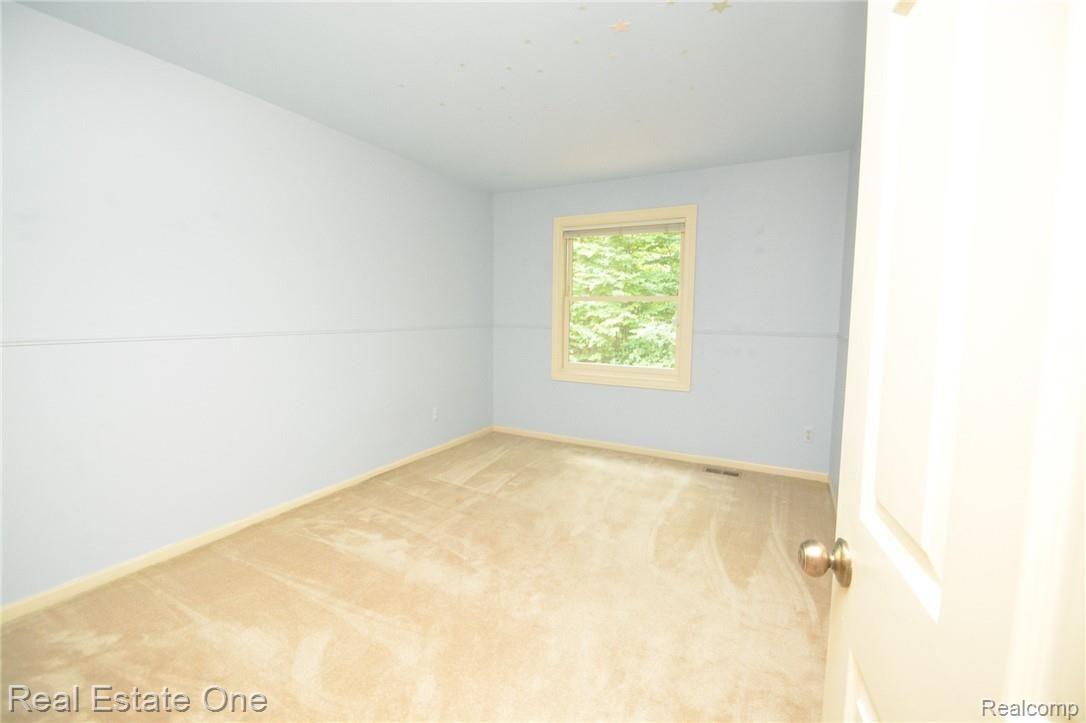 524 Rochdale Drive North Rochester, MI 48309 - Photo 21 of 26 DSC_8045.jpg