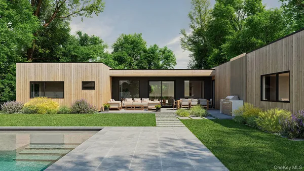 $4,295,000 | 32 School Street, East Hampton, NY 11937
