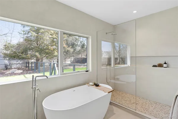 $4,295,000 | 32 School Street, East Hampton, NY 11937