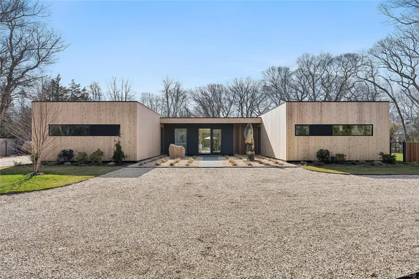 $4,295,000 | 32 School Street, East Hampton, NY 11937