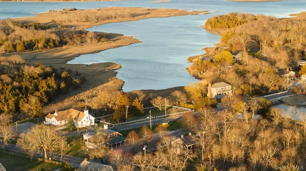 $4,295,000 | 32 School Street, East Hampton, NY 11937