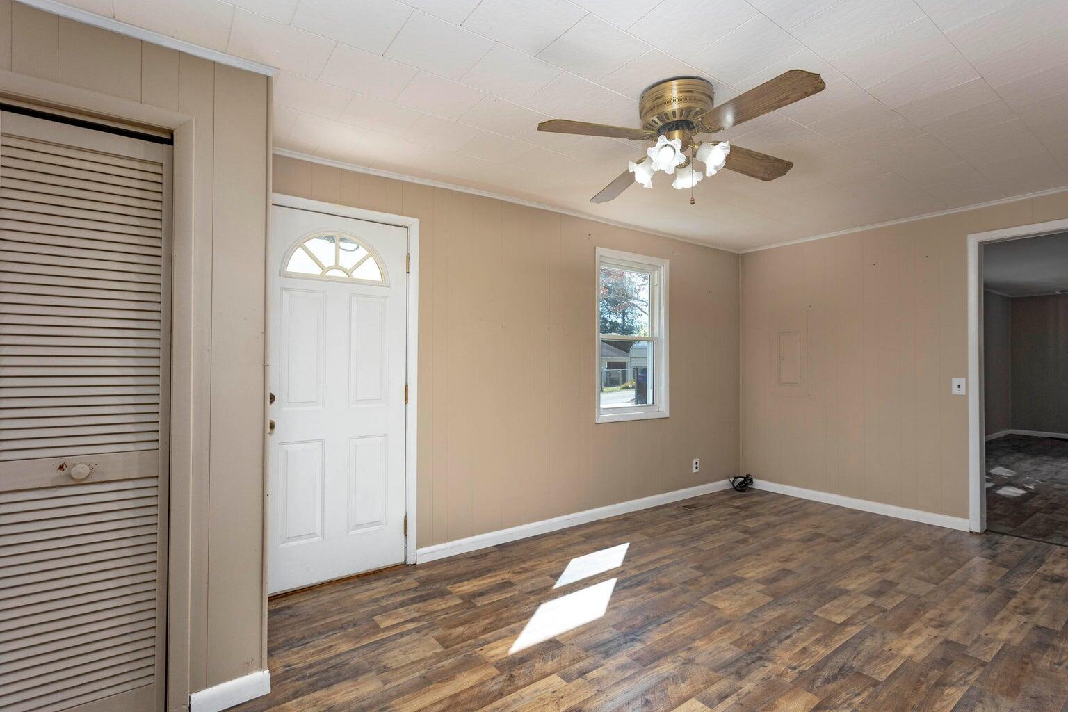 134 Riddle Street Dayton, TN 37321 - Photo 12 of 32 Living Room