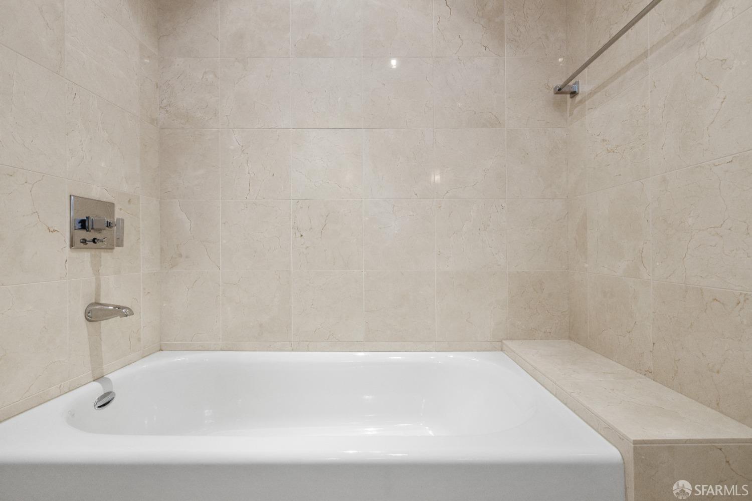 188 Minna, Unit 33A San Francisco, CA 94105 - Photo 24 of 29 a bathroom with a bathtub