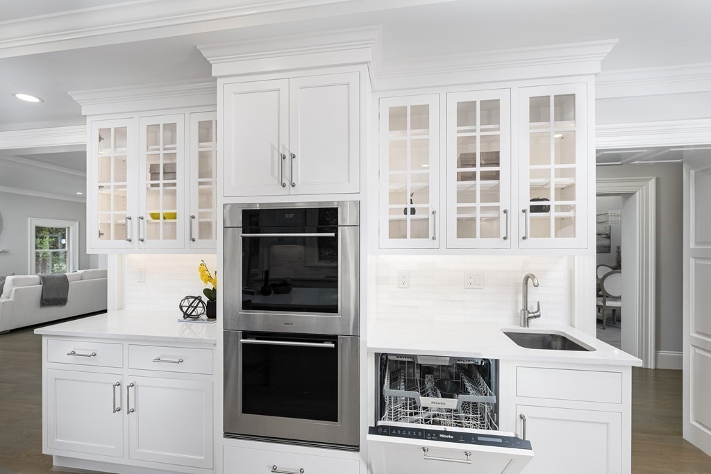 91 Rockport Road Weston, MA 02493 - Photo 9 of 42 Gallery Image 9
