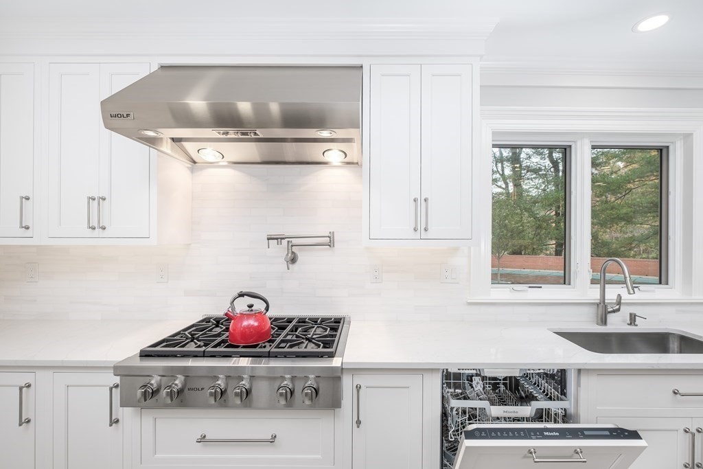 91 Rockport Road Weston, MA 02493 - Photo 10 of 42 Gallery Image 10