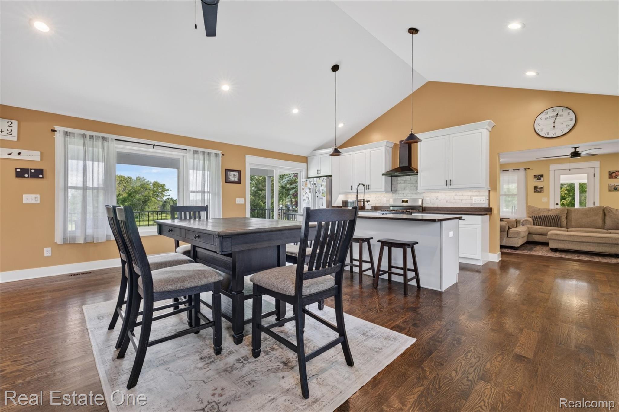 2355 South Sashabaw Road Ortonville, MI 48462 - Photo 9 of 57 24) Dining Area.jpg