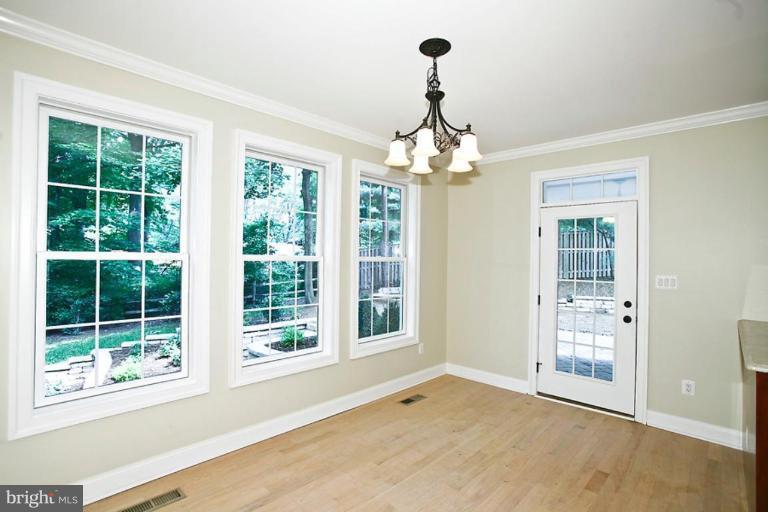 9924 Carter Road Bethesda, MD 20817 - Photo 11 of 18 Breakfast Area
