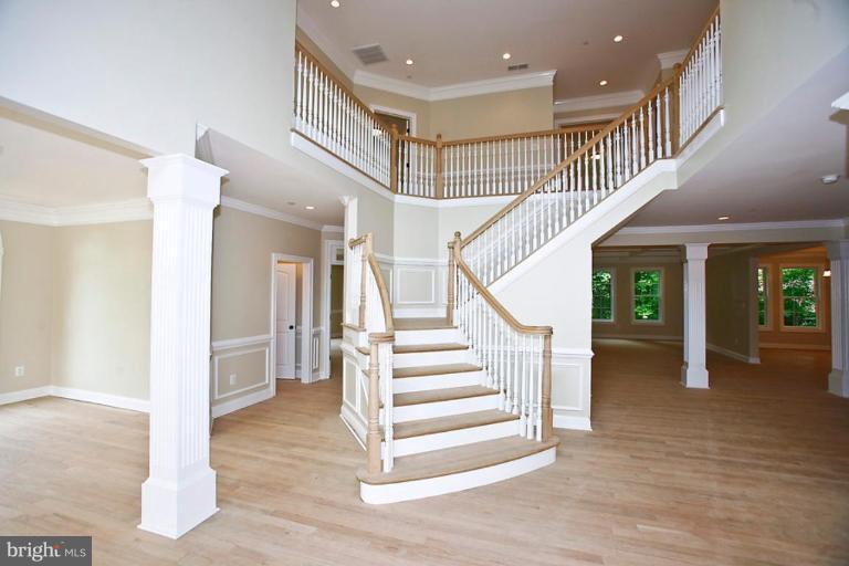 9924 Carter Road Bethesda, MD 20817 - Photo 18 of 18 Entrance / Foyer