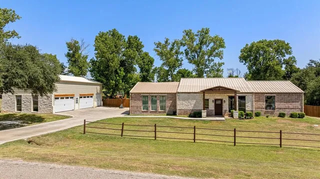 $629,000 | 3119 Bob White Drive, Granbury, TX 76049