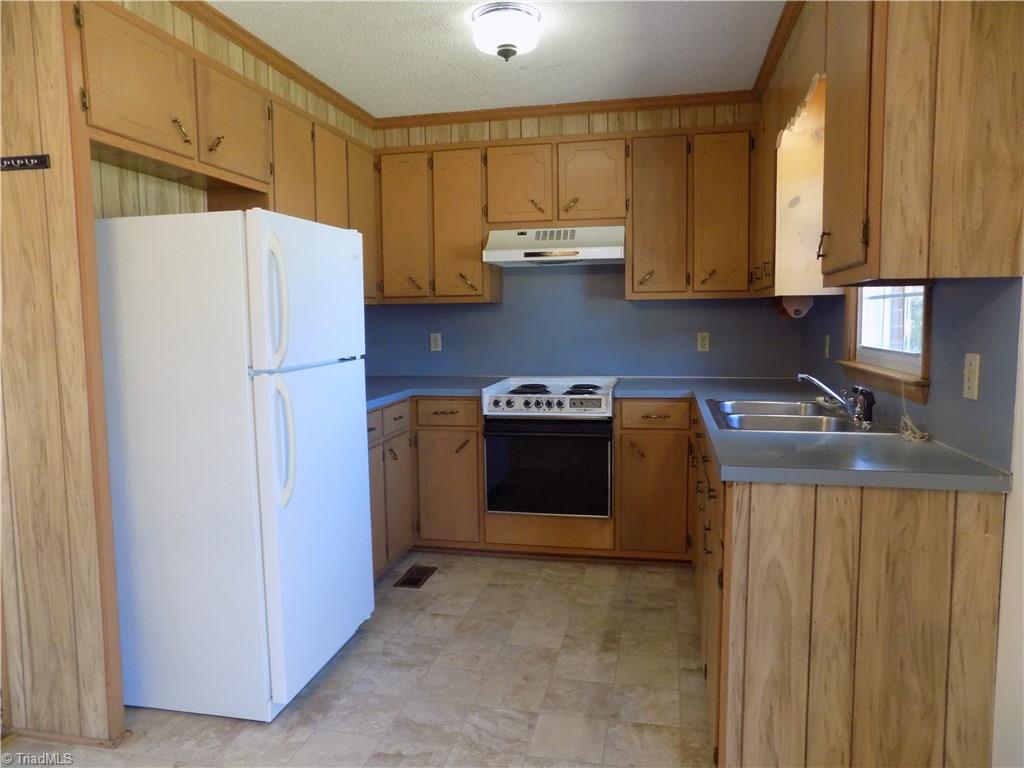 3104 Tyro Road Lexington, NC 27295 - Photo 9 of 28 Efficient kitchen ready for your personal updates.