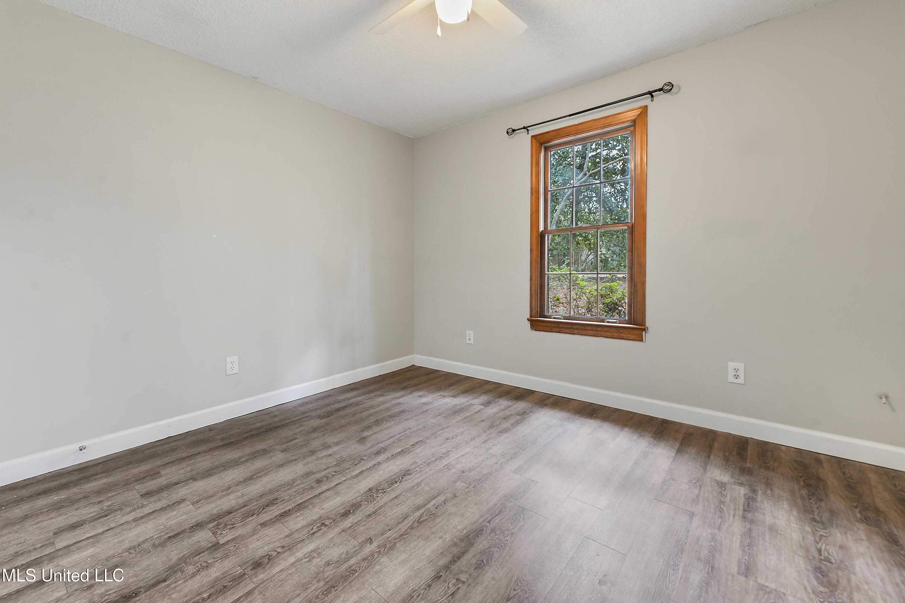 7524 Lakeridge Drive Ocean Springs, MS 39564 - Photo 16 of 41 tempImagevYQrkX