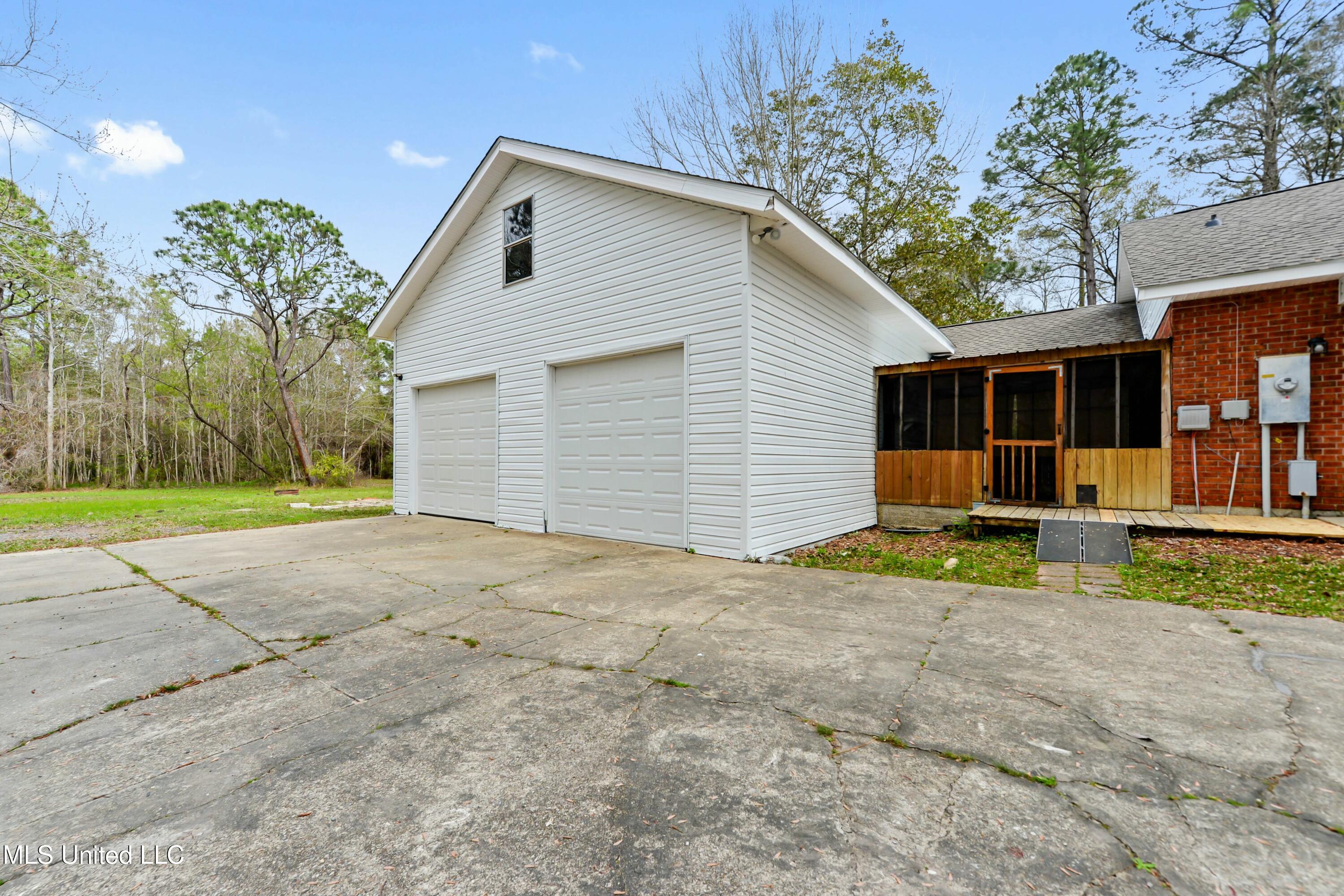 7524 Lakeridge Drive Ocean Springs, MS 39564 - Photo 29 of 41 tempImageEl8xdT