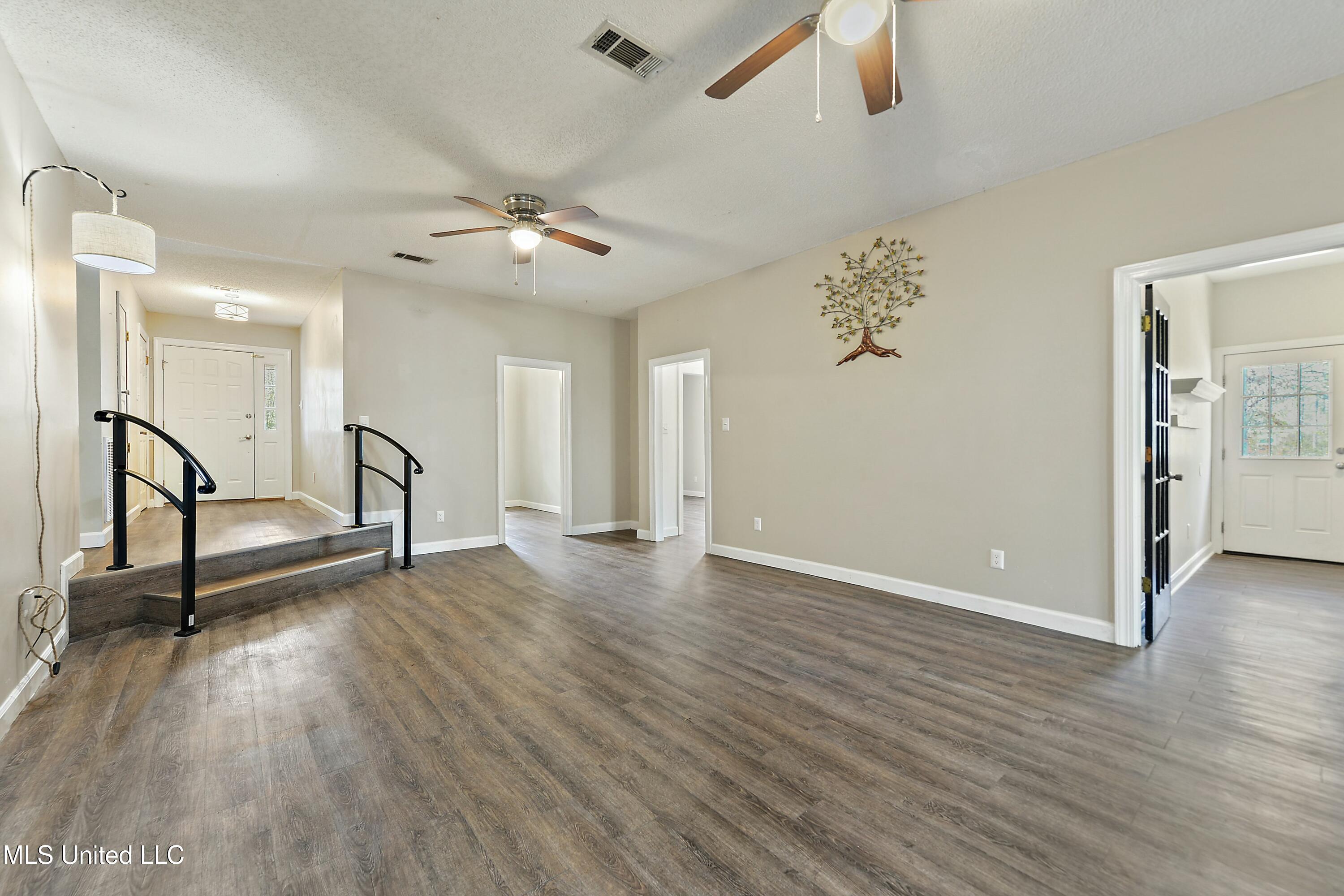 7524 Lakeridge Drive Ocean Springs, MS 39564 - Photo 3 of 41 tempImageX4ItWE