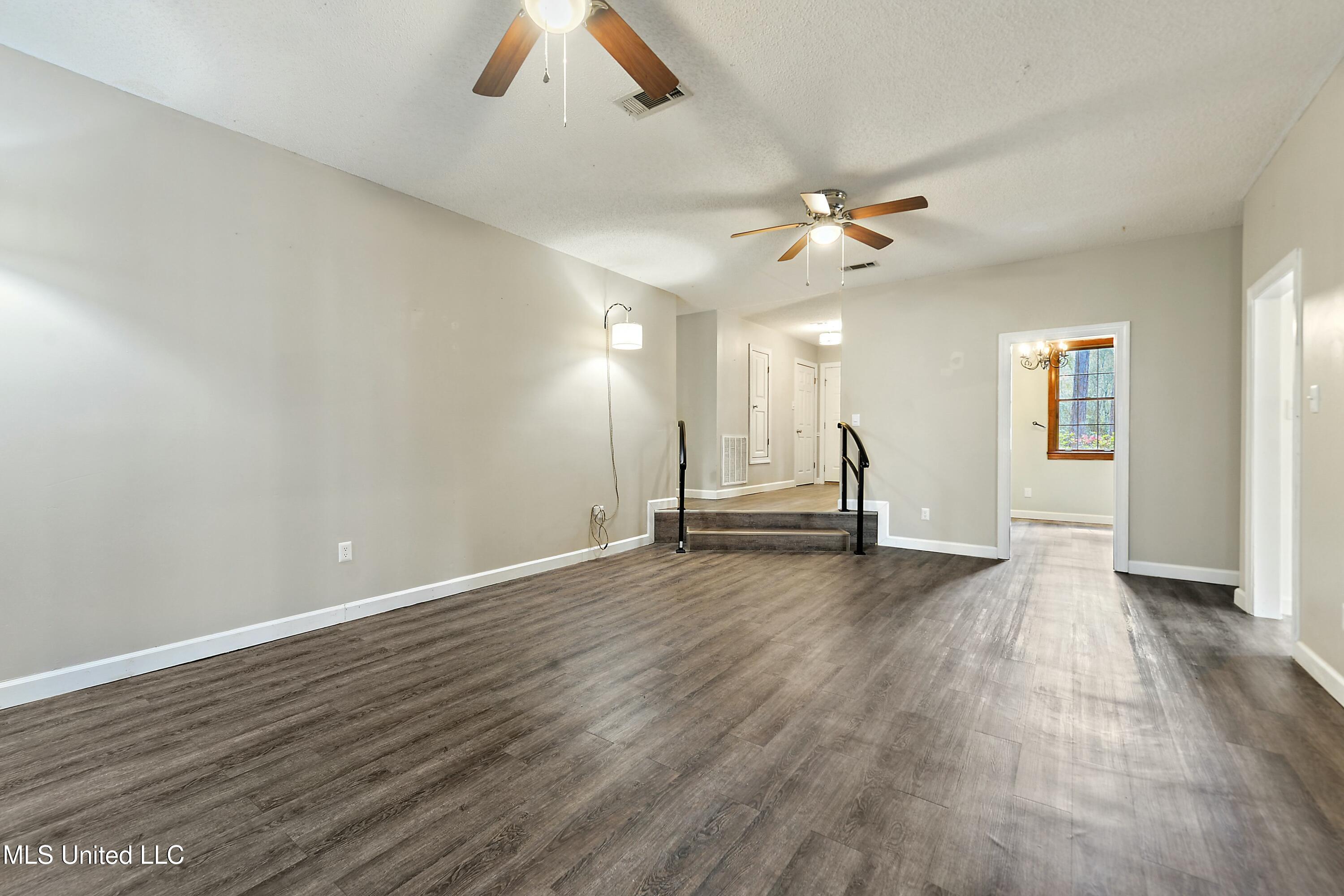 7524 Lakeridge Drive Ocean Springs, MS 39564 - Photo 4 of 41 tempImageR6vcDa