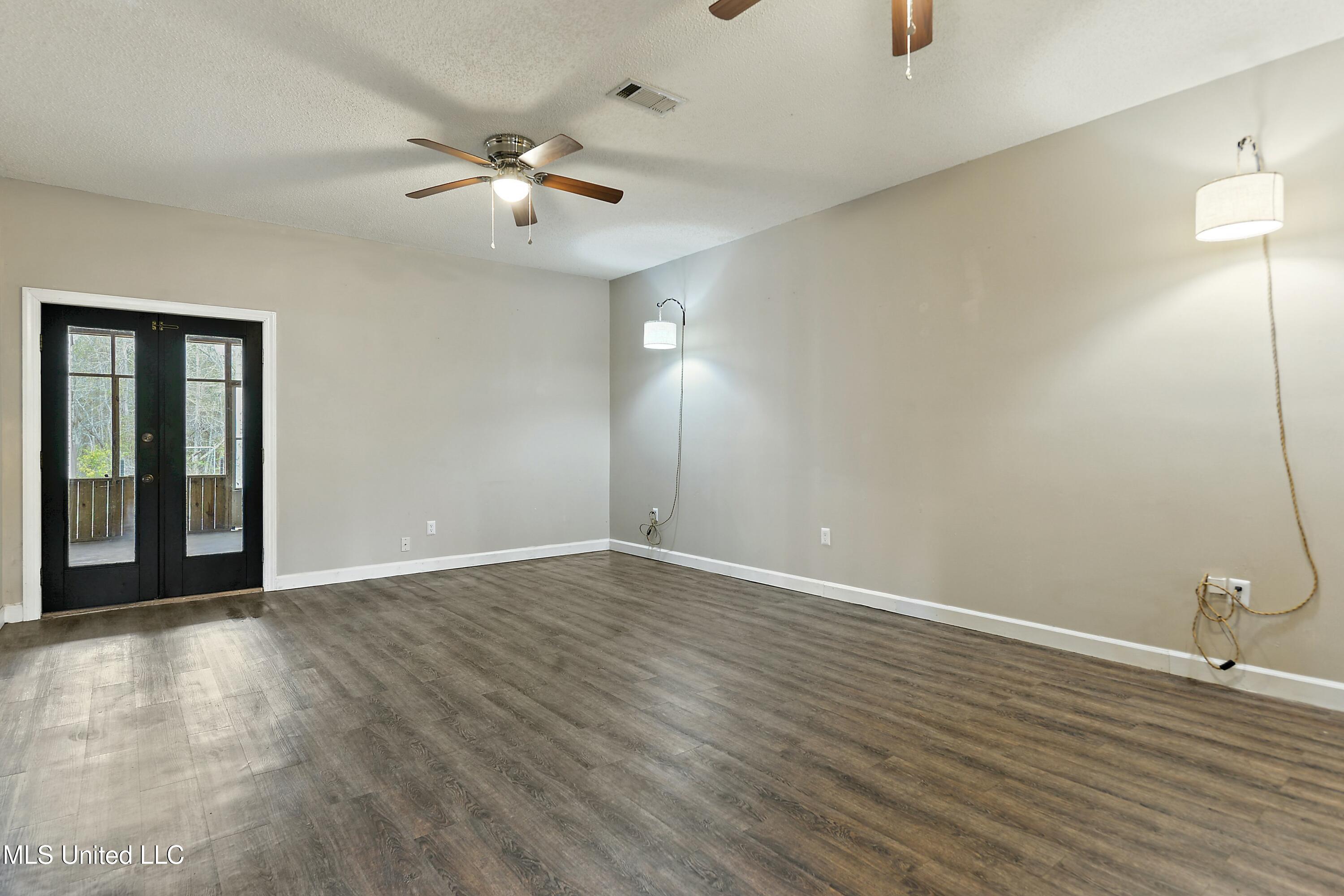 7524 Lakeridge Drive Ocean Springs, MS 39564 - Photo 5 of 41 tempImagedBF3Jf