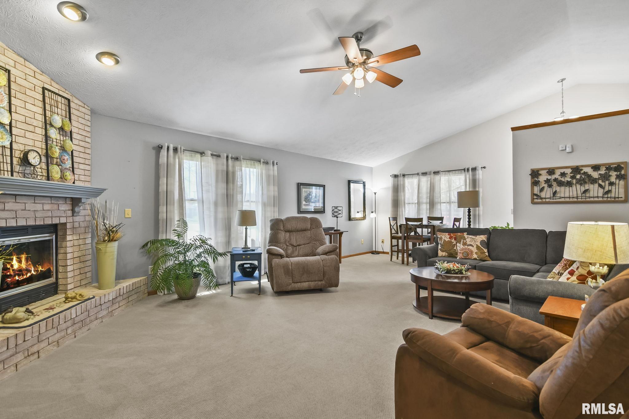 4300 Benjamin Drive Springfield, IL 62703 - Photo 4 of 36