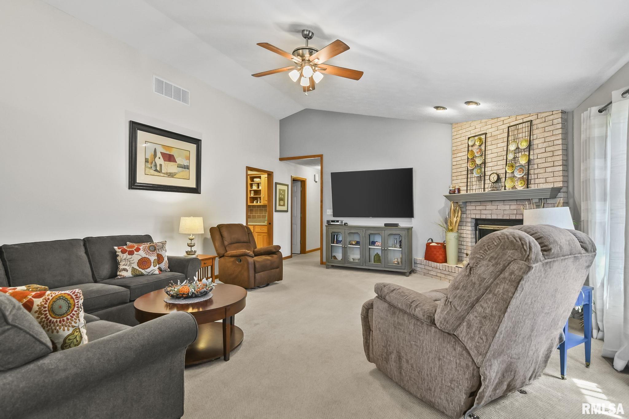 4300 Benjamin Drive Springfield, IL 62703 - Photo 5 of 36