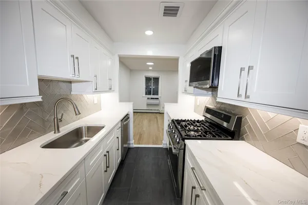 $399,000 | 85 South Centre Avenue, Unit A20, Rockville Centre, NY 11570