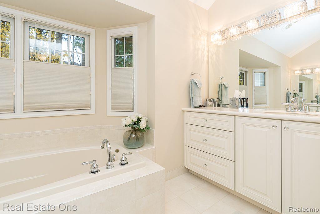 1039 Pointe Pl Boulevard Rochester, MI 48307 - Photo 23 of 50