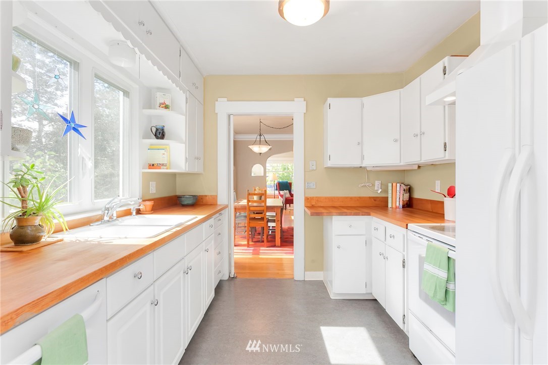 3926 Midvale Avenue North Seattle, WA 98103 - Photo 11 of 25 a kitchen with a sink stove and cabinets
