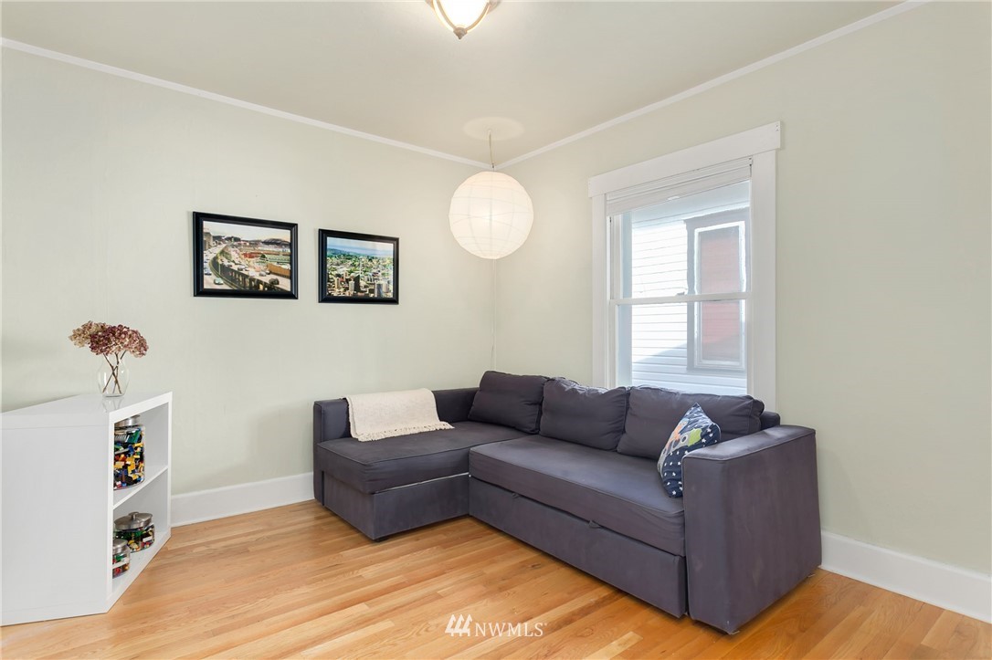 3926 Midvale Avenue North Seattle, WA 98103 - Photo 17 of 25 a living room with furniture