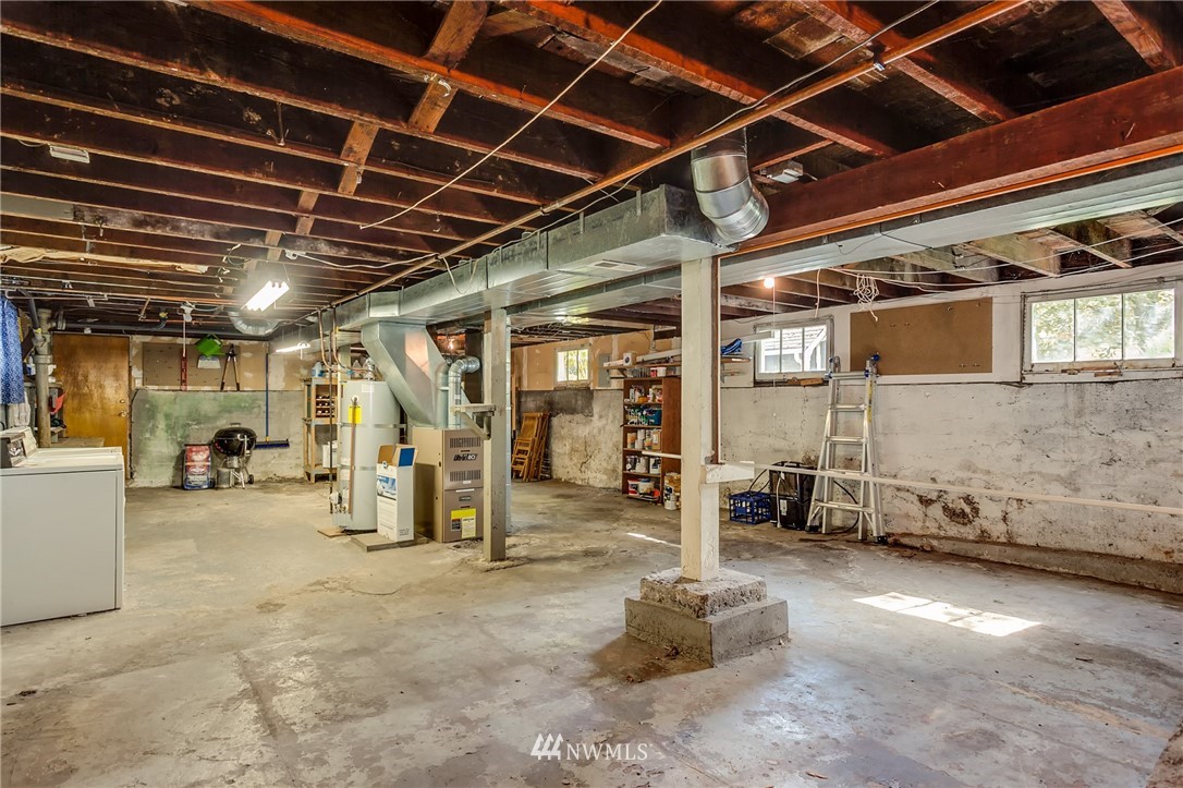 3926 Midvale Avenue North Seattle, WA 98103 - Photo 20 of 25 a view of a room with gym equipment