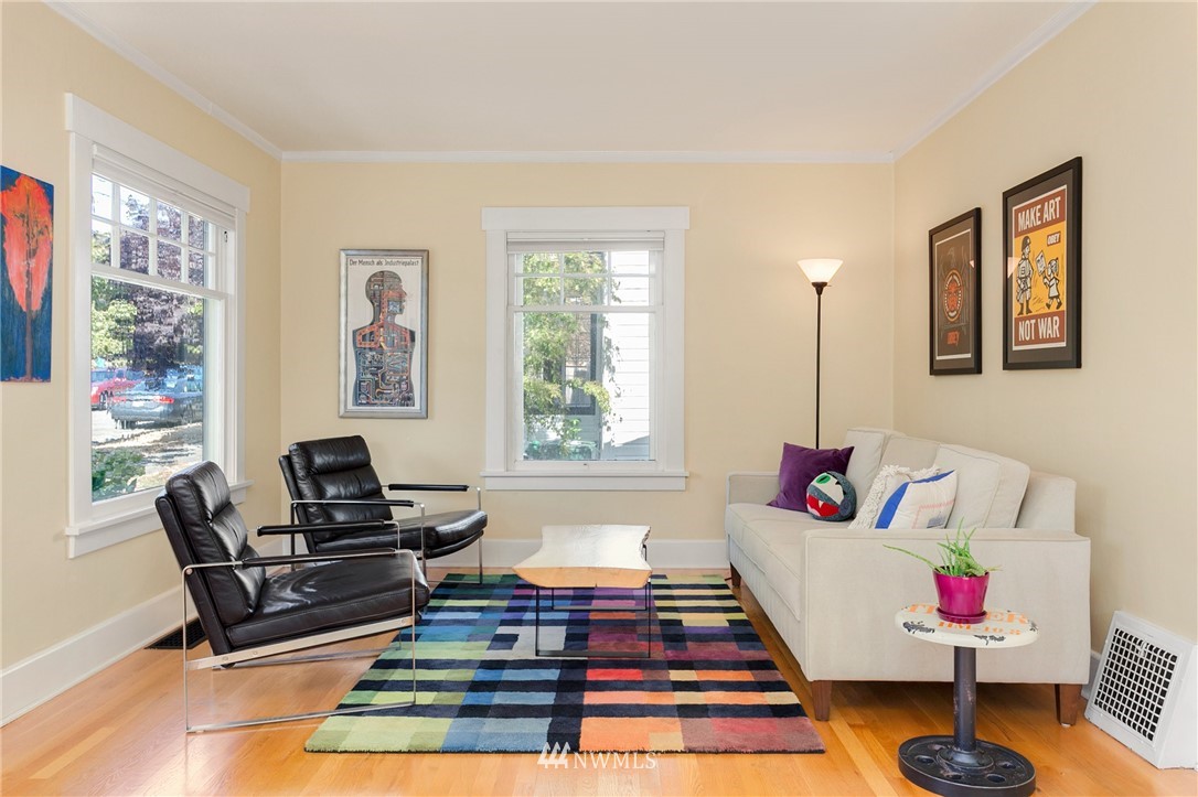 3926 Midvale Avenue North Seattle, WA 98103 - Photo 7 of 25 a living room with furniture and a window