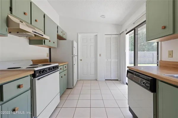 $1,500 | 94 Belvedere Lane, Palm Coast, FL 32137