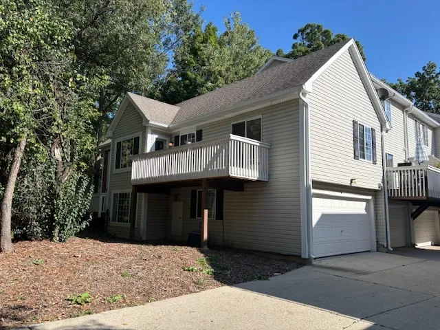 $2,200 | 301 West Treehouse Lane, Unit 301, Round Lake, IL 60073