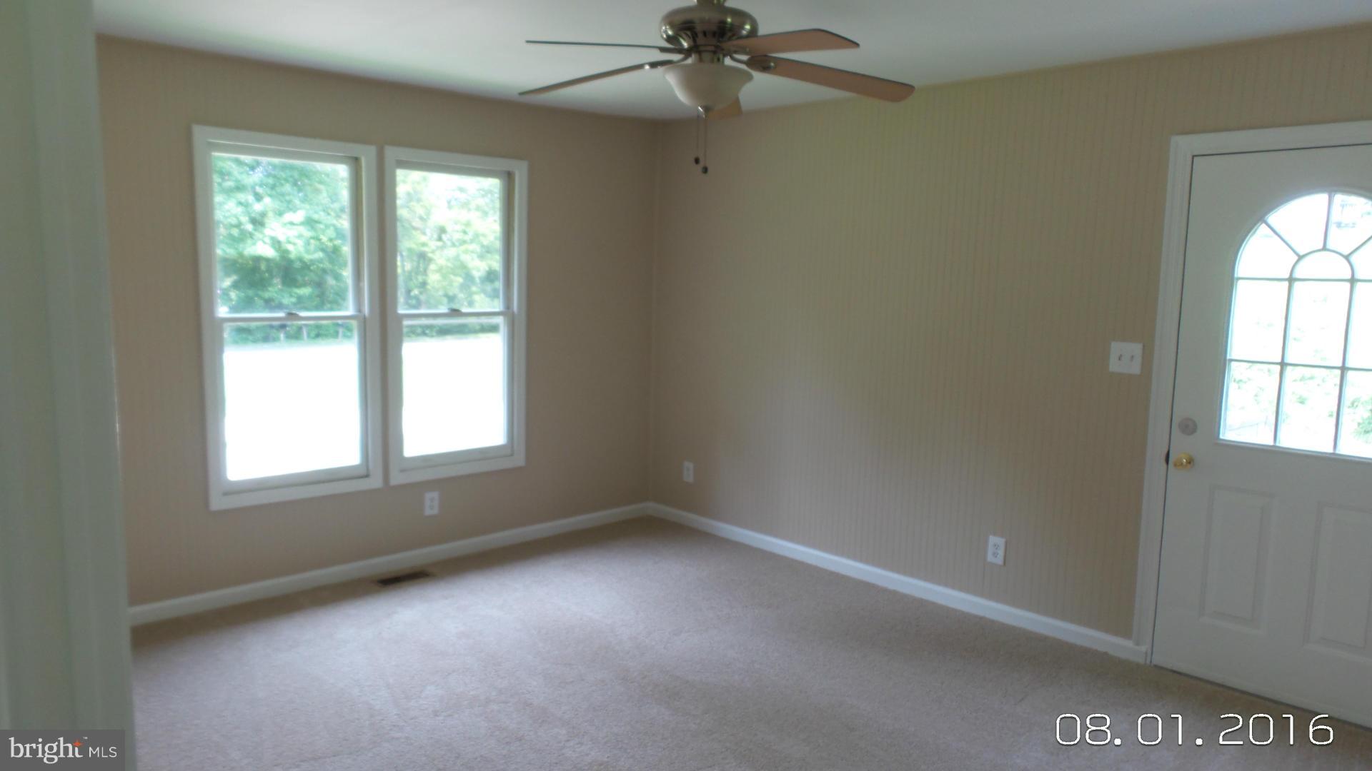 1116 Poplar Road Stafford, VA 22556 - Photo 6 of 20 Living Room