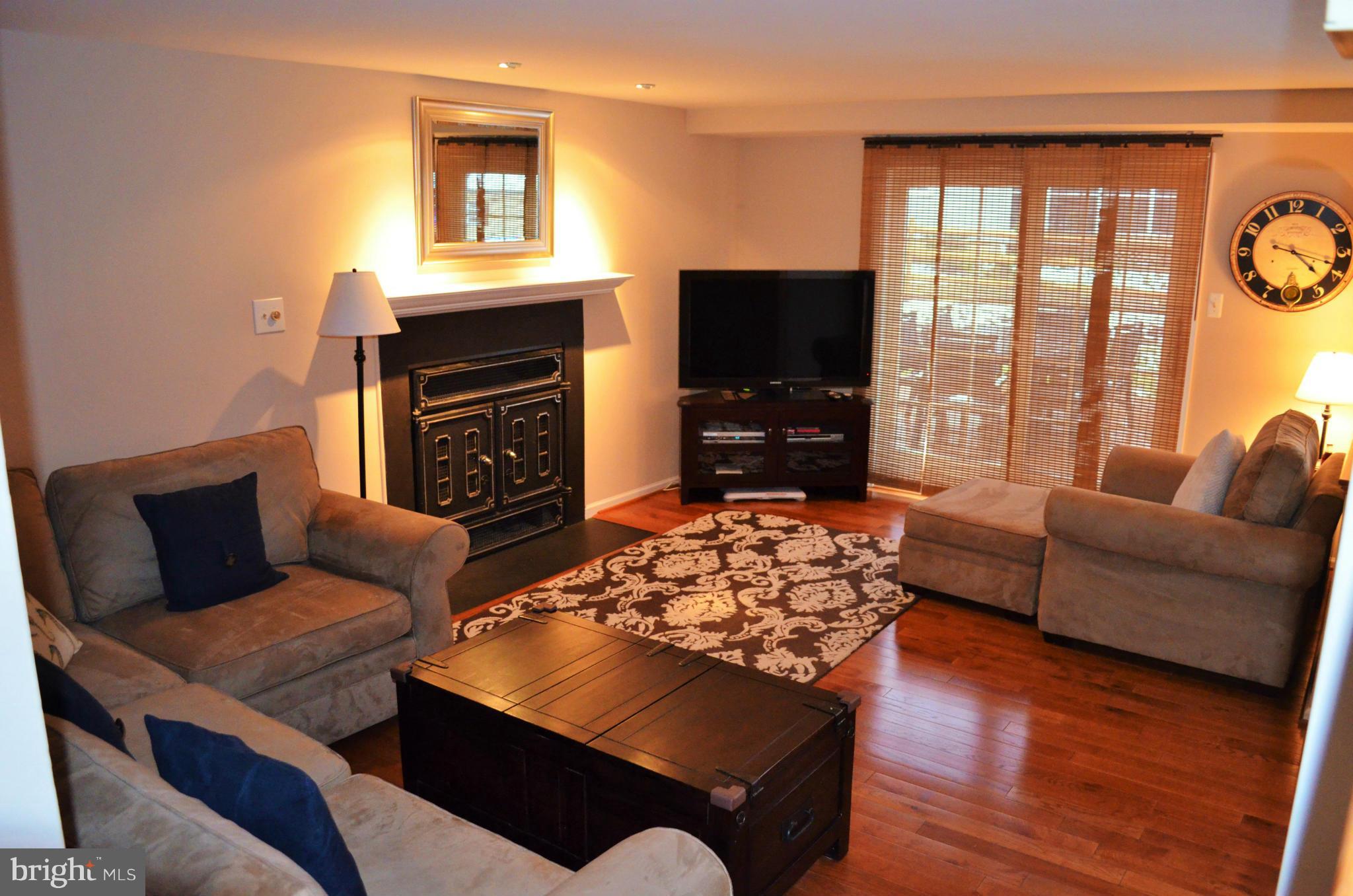 9402 Tall Window Way Columbia, MD 21046 - Photo 7 of 29 Family Room