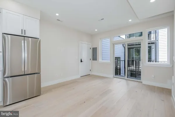 $4,850 | 722 Kenyon Street Northwest, Unit 3, Washington, DC 20010