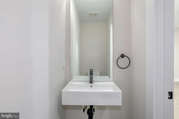 $4,850 | 722 Kenyon Street Northwest, Unit 3, Washington, DC 20010