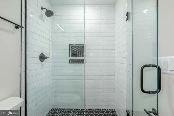 $4,850 | 722 Kenyon Street Northwest, Unit 3, Washington, DC 20010