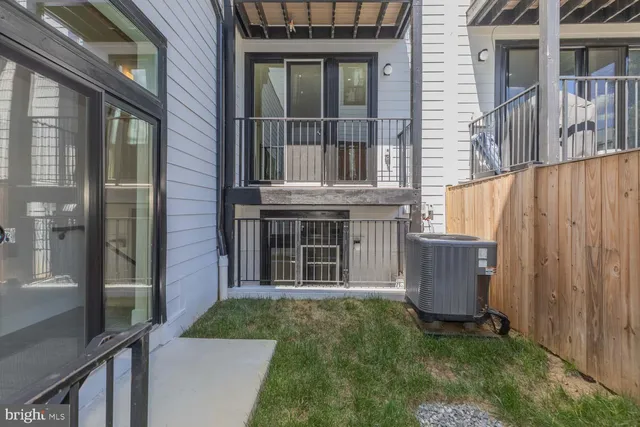 $4,850 | 722 Kenyon Street Northwest, Unit 3, Washington, DC 20010