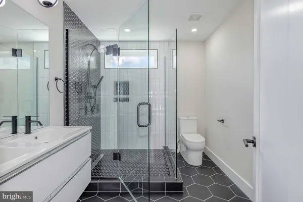 $4,850 | 722 Kenyon Street Northwest, Unit 3, Washington, DC 20010