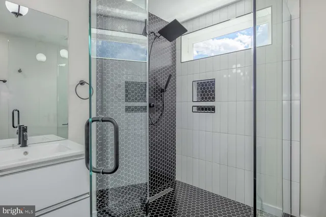 $4,850 | 722 Kenyon Street Northwest, Unit 3, Washington, DC 20010